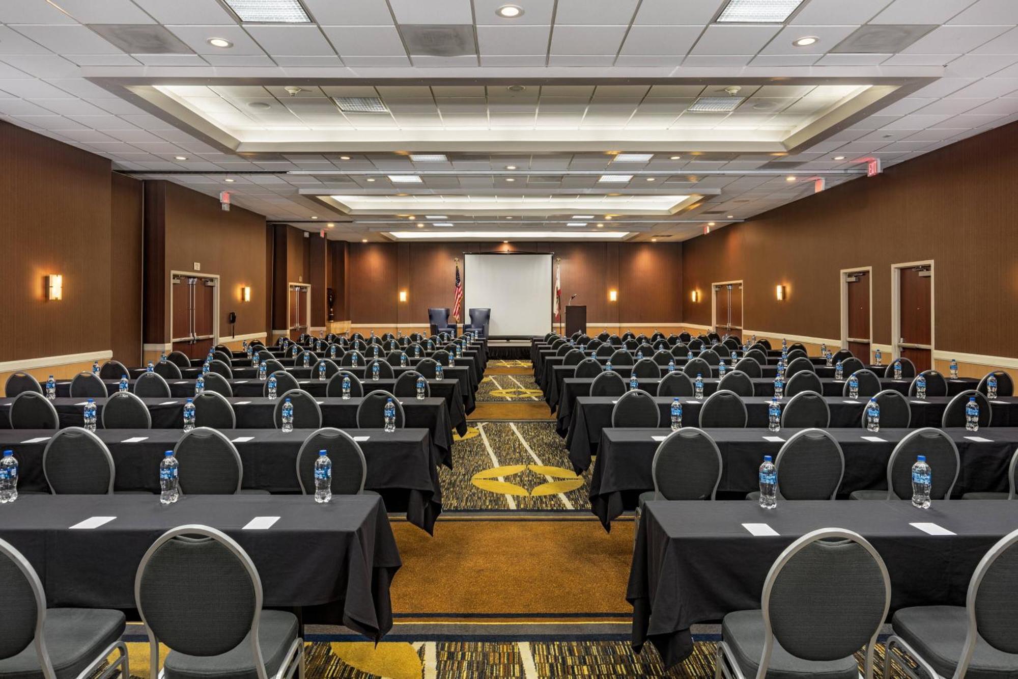 Courtyard By Marriott Los Angeles Pasadena/Monrovia Εξωτερικό φωτογραφία