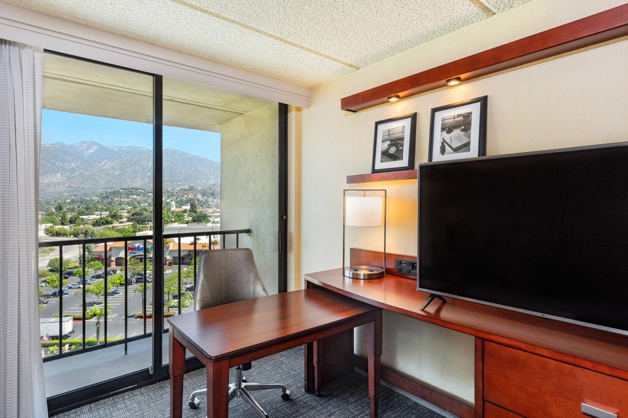 Courtyard By Marriott Los Angeles Pasadena/Monrovia Εξωτερικό φωτογραφία