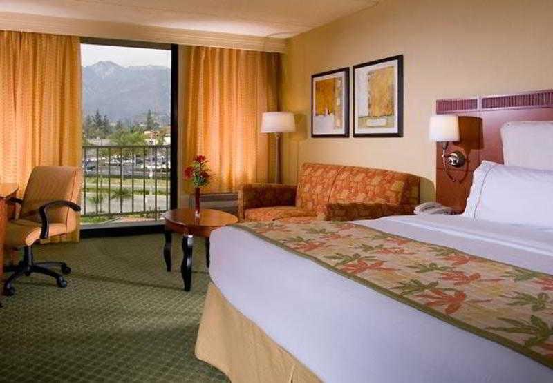 Courtyard By Marriott Los Angeles Pasadena/Monrovia Εξωτερικό φωτογραφία